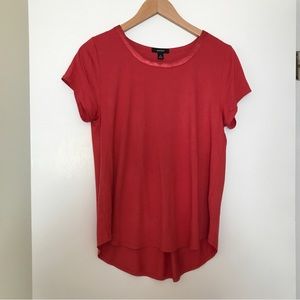 Alfani Satin Trim Tee in coral. Sz. PL
